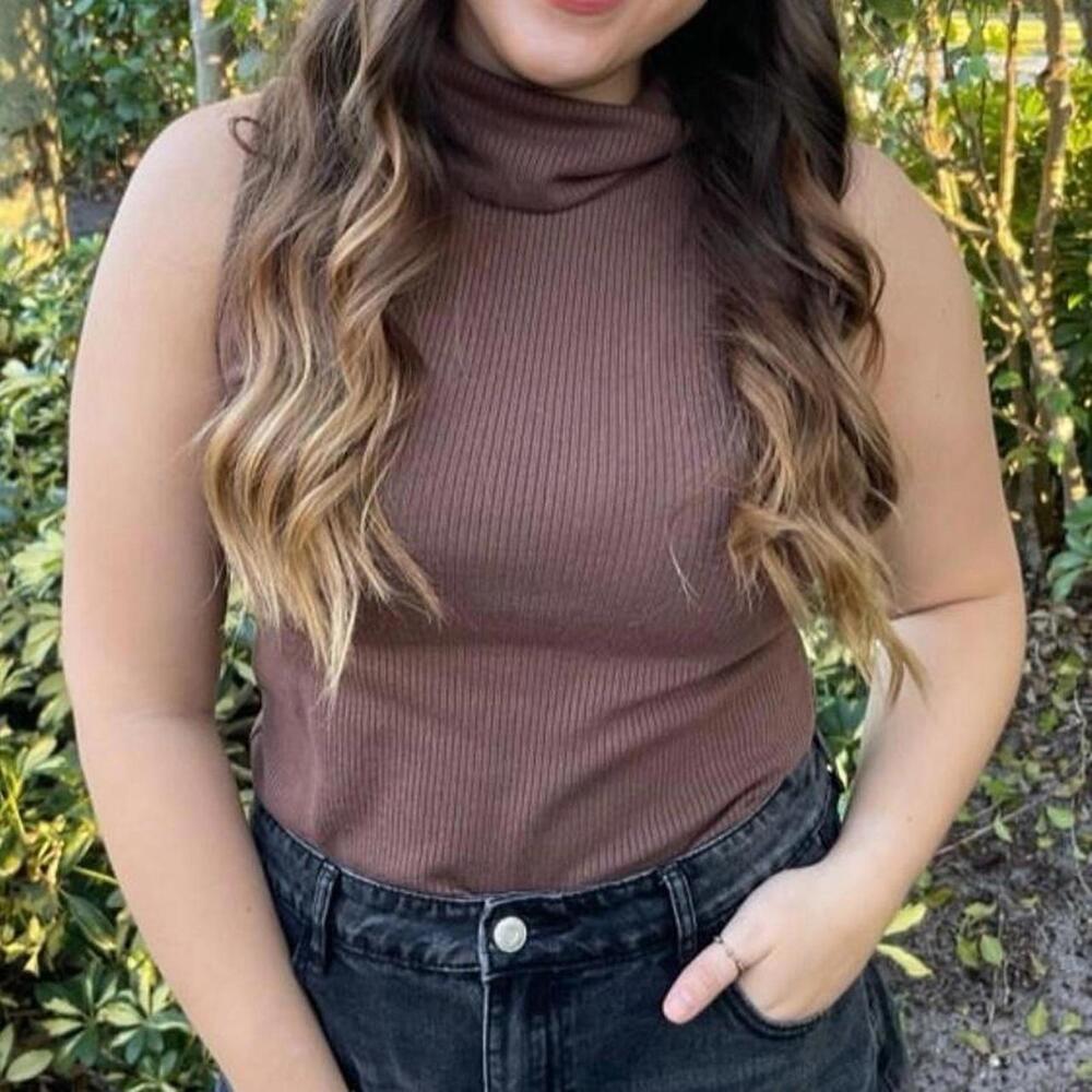 Livi brown turtle neck tank top sweater